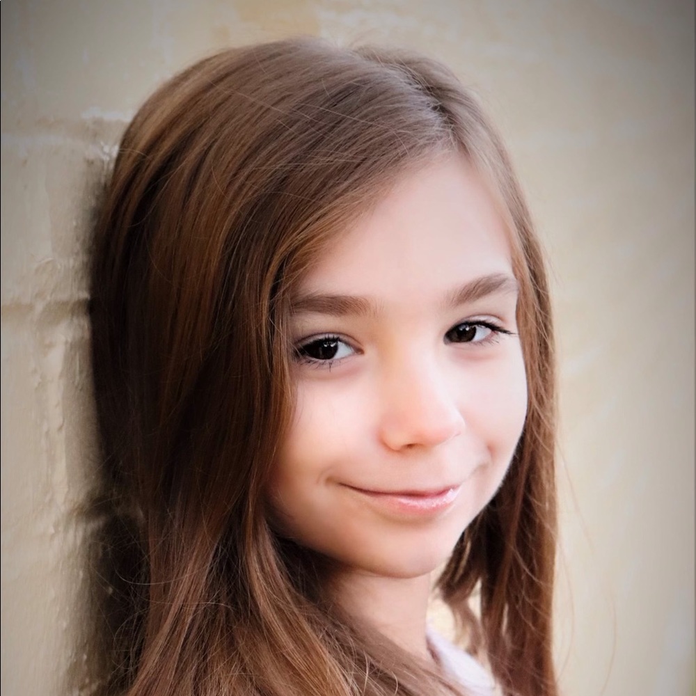 Meet your Posher, Ava